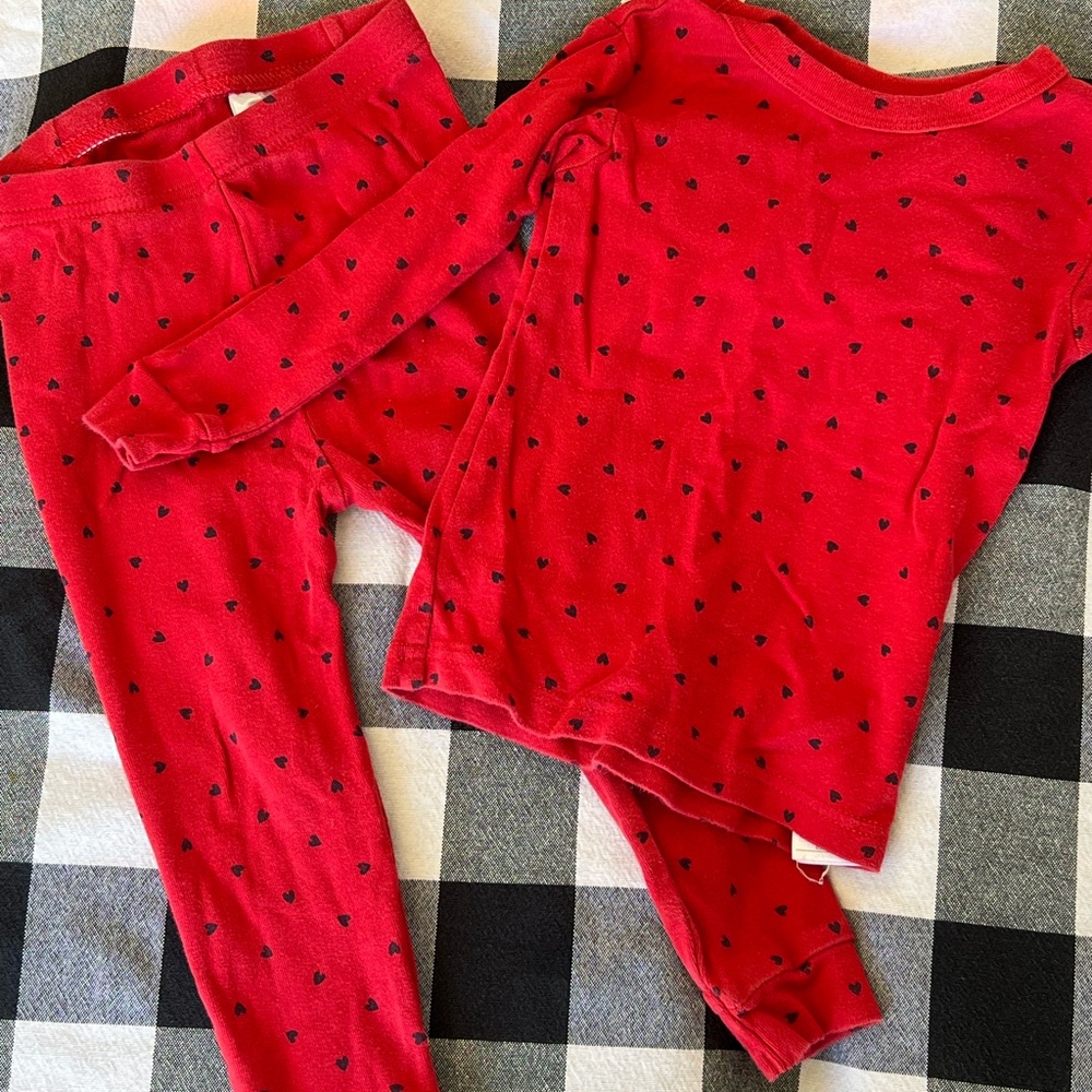 Baby Gap 2t girls heart pajamas